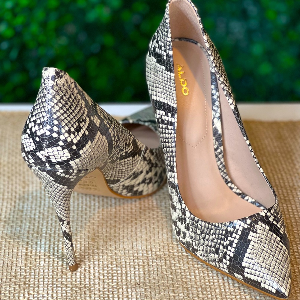 Snakeskin Aldo stiletto heels, size 7.5, mint condition, sexy fit, 4 inch heels